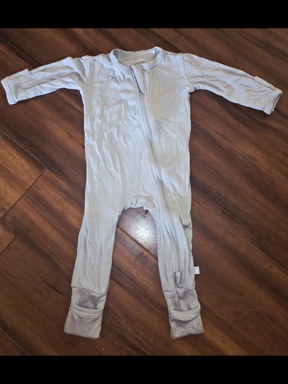 EUC Dreamland Baby Light Olive Green Zippered Baby One-Piece Footie 3/6 Months